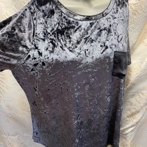 NWOT PLUS Size Velvet Pocket Tee 🖤🤍 👚